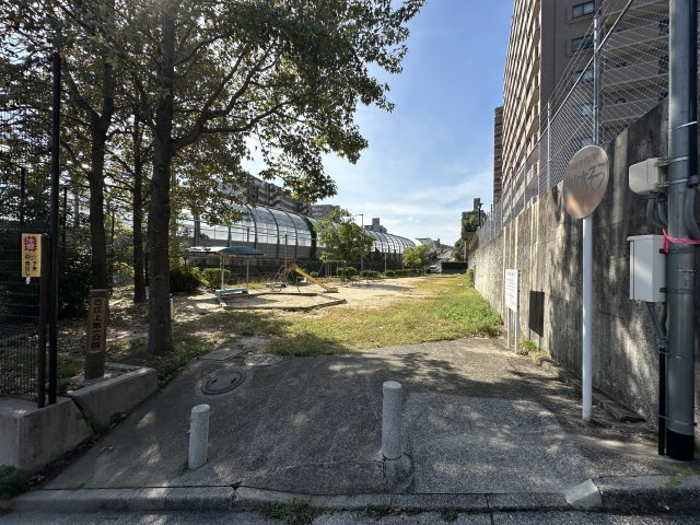 西区高須4丁目 No.2の周辺|道路を挟んだ向かい側には公園もあるためお子様の遊び場にも困りません♪