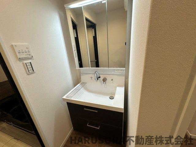 東大阪市今米１丁目　３階建の独立洗面台