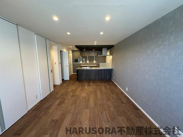 東大阪市今米１丁目　３階建の居間・リビング