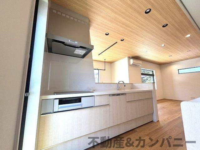南梅本町の新築のおうち　松山市南梅本町新築戸建のキッチン|落ち着いた色のキッチンです