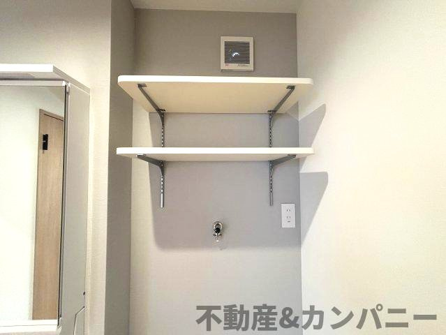 南梅本町の新築のおうち　松山市南梅本町新築戸建のその他|洗濯物置き場の上には収納スペースがあります