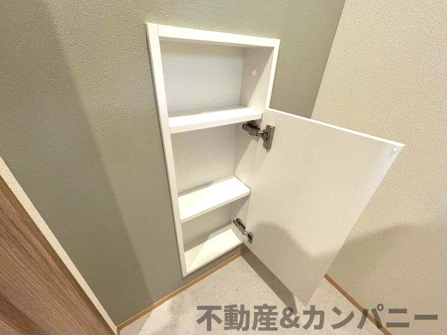 南梅本町の新築のおうち　松山市南梅本町新築戸建のその他|トイレ収納スペースがあります
