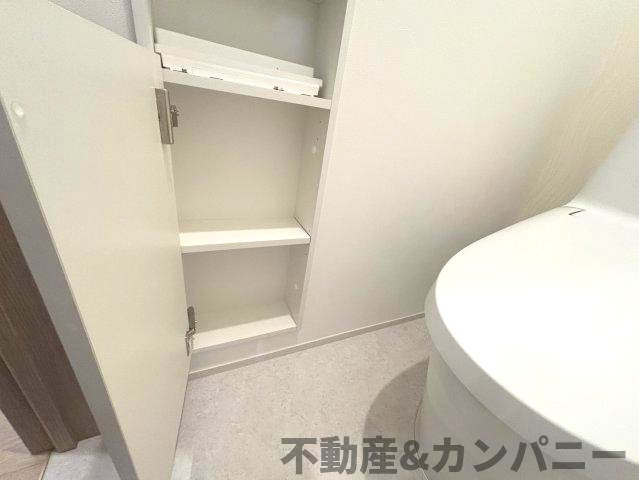 南梅本町の新築のおうち　松山市南梅本町新築戸建のその他|トイレ収納です
