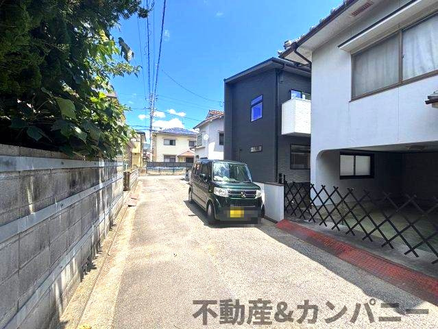 南梅本町の新築のおうち　松山市南梅本町新築戸建の前面道路含む現地写真|前面道路含む現地写真です