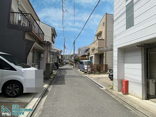 紫野上野町　土地の前面道路含む現地写真