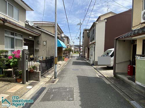 紫野上野町　土地の前面道路含む現地写真