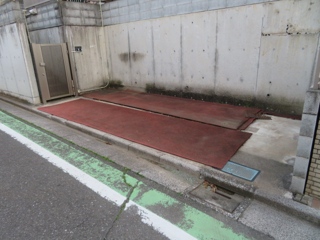 さいたま市緑区東浦和８丁目の店舗事務所の周辺