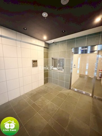 ライジングプレイス両国三番館のエントランス