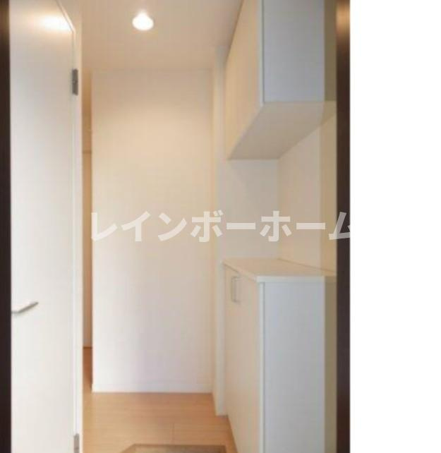 クレール浦安の玄関|明るい玄関です