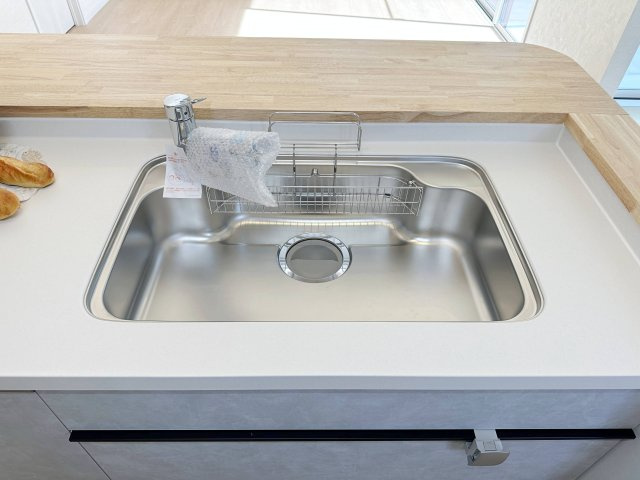 東区上温品4丁目のキッチン|浄水機能付きステンレスシンク☆
ステンレスシンクは傷や汚れに強く、お手入れも簡単で使いやすいです♪
さらにワンタッチで浄水に切り替えができる為とても便利です！