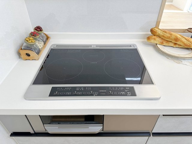東区上温品4丁目のキッチン|IHクッキングヒーター☆
火が出ないために安全性も高いと考えられます。 さらに、安定した加熱管理制御が容易に行えるため、素材を均一に加熱する料理やスープなどの液体の加熱に適しています♪