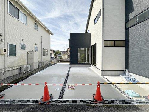 東区上温品4丁目の前面道路含む現地写真|カースペー2台駐車可能☆
広々とした駐車スペースは来客時も安心です♪