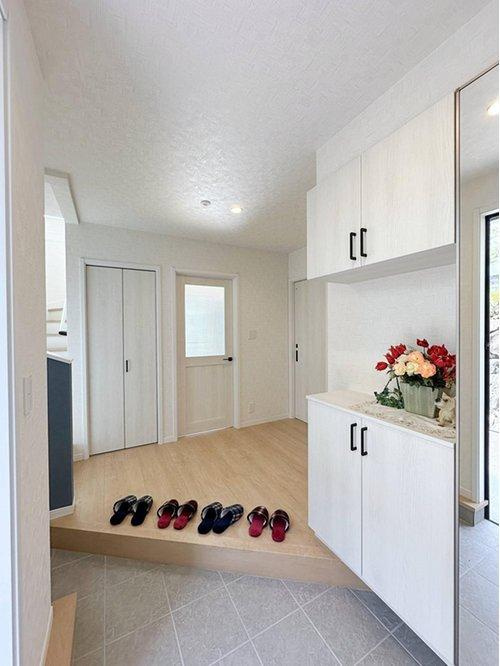 東区上温品4丁目の玄関|玄関ホール☆
開放的で明るい玄関です♪