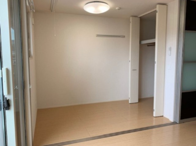 【洋室】 | シャトン | 反転間取り別部屋写真です。