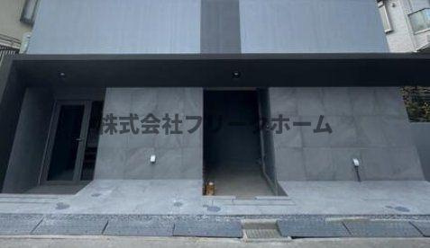 武蔵野市吉祥寺本町３丁目の賃貸マンションのエントランス