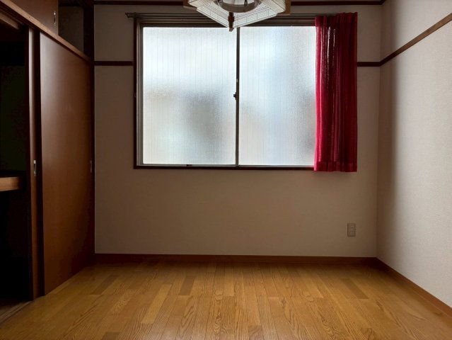 KOSHIBAⅢビルの洋室