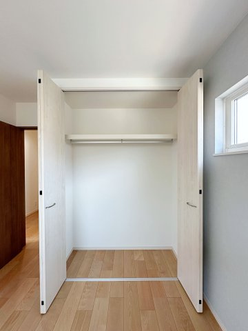 佐伯区千同1丁目 No.Dの収納|全居室収納☆
5.3帖洋室のクローゼットです♪