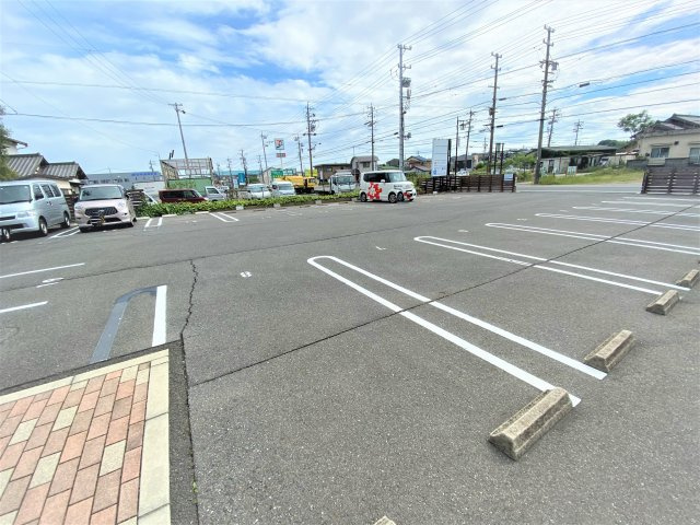 ピボット緒川ビル店舗の駐車場
