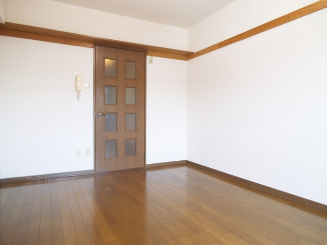 ニュークリスタル葵の洋室|きれいなフローリングのお部屋です！