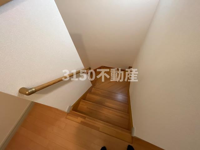 メゾンセレストＢの内装|階段