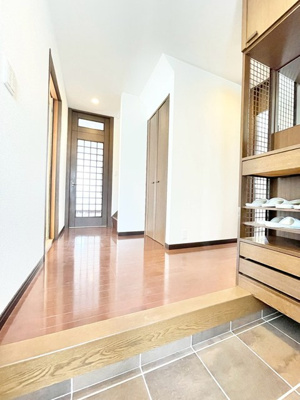 【内装】 | 豊中市夕日丘２丁目中古戸建 | 物件を比較検討したいお客様には、「物件比較見学プラン」をご用意しております。こちらの物件だけでなく、お客様の希望に沿った物件を、いくつかまとめてご案内させて頂きます。