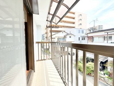【バルコニー】 | 豊中市夕日丘２丁目中古戸建 | こちらのサイトに掲載されている全ての物件が、当社にてご紹介可能です！気になる物件がありましたら、弊社スタッフまでお気軽にお問合せ下さいま