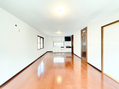 【内装】 | 豊中市夕日丘２丁目中古戸建 | 現在ご返済中のカーローン・カードローン・教育ローンなどを住宅ローンに一本化したり、家具家電購入費用・引越し費用を住宅ローンと組み合わせるなど、お客さまにメリットの多い住宅ローンのご提案が可能です。