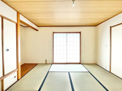 【和室】 | 豊中市夕日丘２丁目中古戸建 | サイトに掲載されていない箇所の写真、撮影してお届けさせて頂きます！気になる物件で、見たい部分の画像が無い場合は、弊社スタッフまでご連絡下さいませ。お客様の気になる箇所を、カメラにて撮影して参ります！