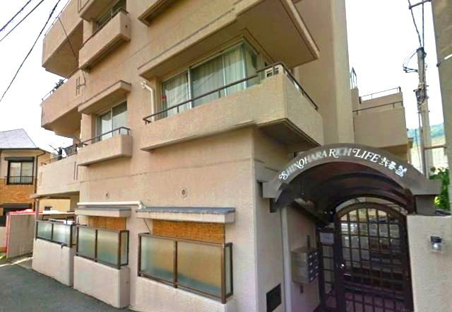 篠原リッチライフ弐番館の外観|将来のお子様の通学も視野に入れると各方面アクセスがいい住居は日々の生活を助けてくれますね。