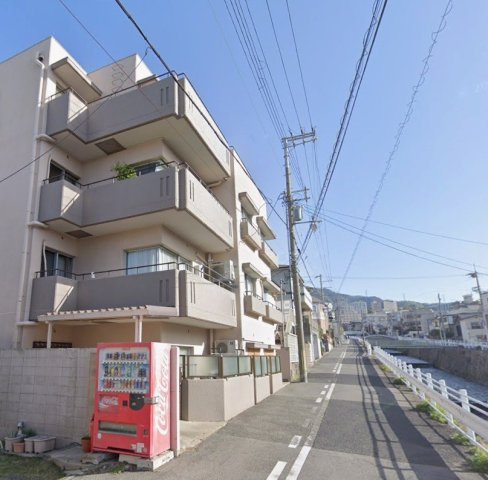 篠原リッチライフ弐番館の外観|２階のお部屋なので、エントランスや駐輪場が近いです。
