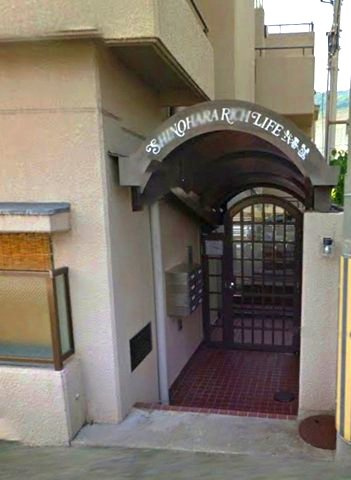 篠原リッチライフ弐番館のエントランス|総戸数7戸　ワンフロアの戸数も少なく安心感があります