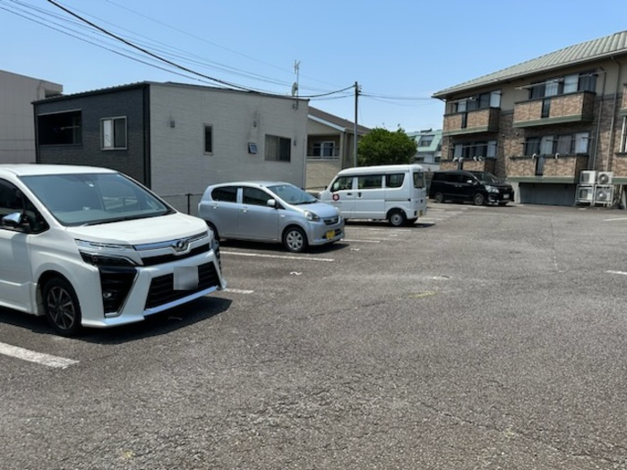 ウィルモアＳの駐車場