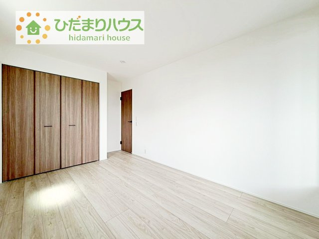 【寝室】 | 我孫子市青山第1期　新築戸建　5号棟 | バルコニーに面していて、たっぷり光りの入る明るい主寝室です！