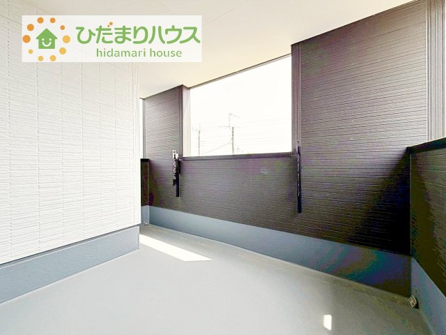 【バルコニー】 | 我孫子市青山第1期　新築戸建　5号棟 | 広々としたバルコニーは、大量の洗濯物を干しても余裕！お布団だって、家族全員分をいっきに干せますね(^O^)