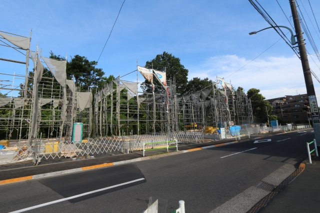 【GARBOCITY】小平回田町全10区画　残７棟の外観|スマート電子キーを採用。カードをかざすだけで、玄関の施錠・開錠ができます。重い荷物をもっての出入りがらくらくです。