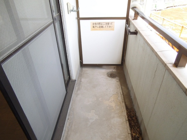 ニュークリスタル葵のバルコニー|こちらに洗濯機を置きます！