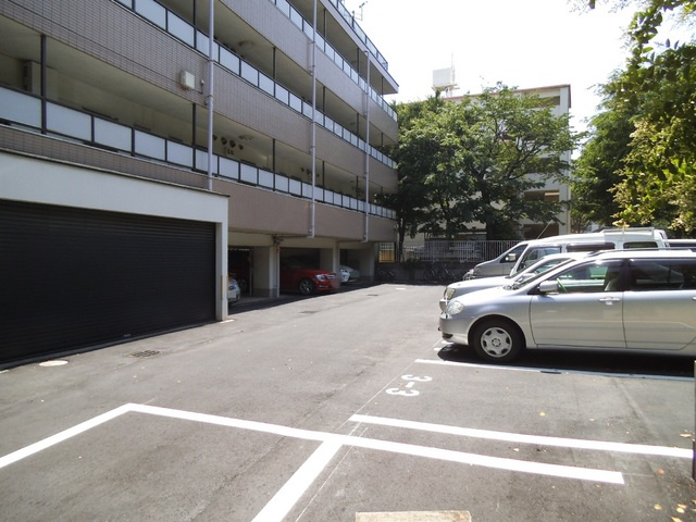 ニュークリスタル葵の駐車場|広ーい駐車場！