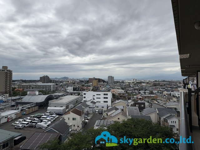 コスモ茅ヶ崎プレシオの展望|撮影時は曇りですが、晴天時には富士山、相模湾を遠望