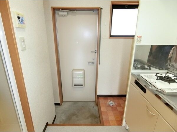 ハイツナカミチ2の玄関