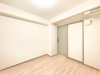 【寝室】 | 緑地公園ロイヤルマンション | 現在ご返済中のカーローン・カードローン・教育ローンなどを住宅ローンに一本化したり、家具家電購入費用・引越し費用を住宅ローンと組み合わせるなど、お客さまにメリットの多い住宅ローンのご提案が可能です。