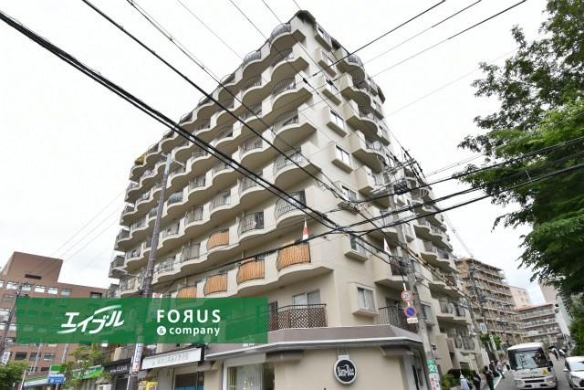 【外観】 | 緑地公園ロイヤルマンション | 物件を比較検討したいお客様には、「物件比較見学プラン」をご用意しております。こちらの物件だけでなく、お客様の希望に沿った物件を、いくつかまとめてご案内させて頂きます。