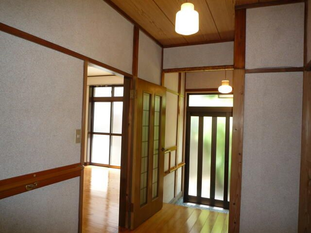 本町一戸建の玄関