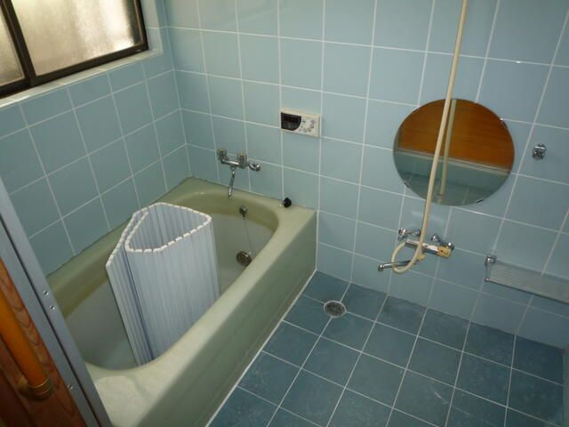 本町一戸建の浴室