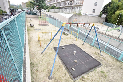 【周辺】 | 千里関大前コーポラスC棟 | 現在ご返済中のカーローン・カードローン・教育ローンなどを住宅ローンに一本化したり、家具家電購入費用・引越し費用を住宅ローンと組み合わせるなど、お客さまにメリットの多い住宅ローンのご提案が可能です。