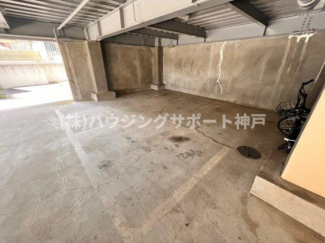 カミーリア神戸西の駐車場