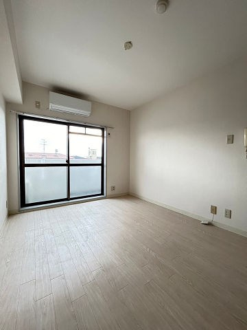 ロイヤルメゾン武庫之荘Ⅶの居間・リビング|おしゃれなリビングです