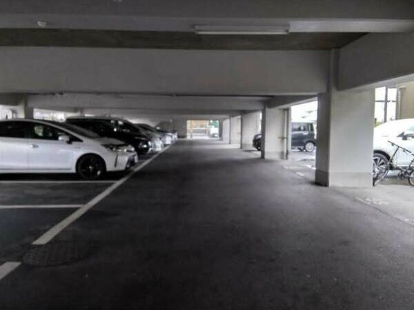 アベニュー青山の駐車場