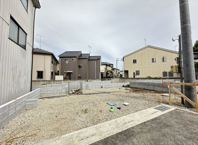 【外観】 | 志木市本町2丁目　新築一戸建住宅　全5棟　(志木本店) | 販売現地／2026年4月18日撮影　
スーパーやドラッグストアなど買い物施設が充実しているので日々の生活に便利。