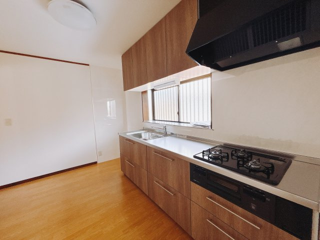 【中古戸建】児玉郡上里町大字金久保のキッチン|■キッチン｜全スライド式収納キッチン♪お皿や鍋の出し入れもラクラクです（＾＾）！