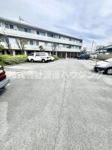 CURVAの駐車場